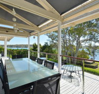 Morisset Bay Waterfront Views Lake House looking over Trinity Marina - Accommodation Daintree