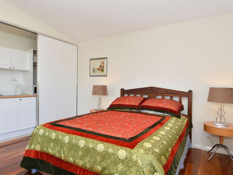 Morisset Waterfront 1bdr Studio Looking Over Trinity Marina - Accommodation Daintree 3