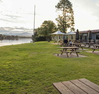 Moruya Waterfront Hotel Motel - Accommodation Daintree