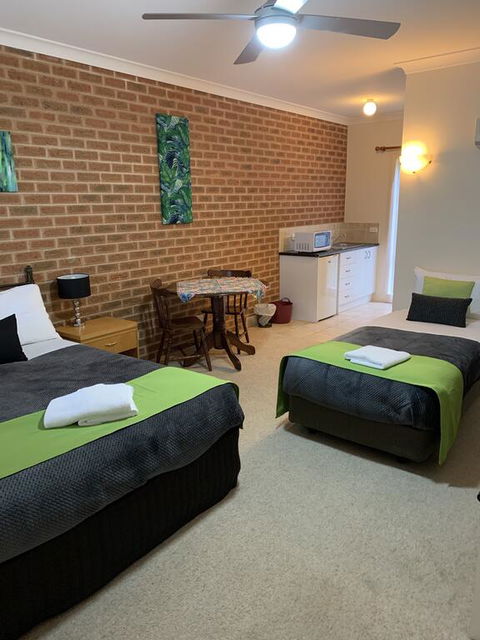 Motel Views Yackandandah - Accommodation Daintree 1