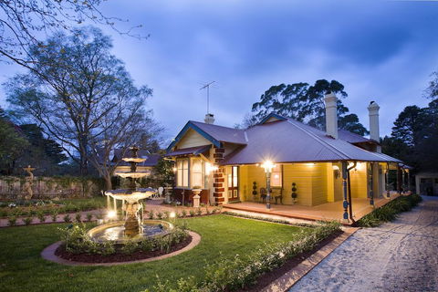 Mountain Whispers Varenna Luxury - Accommodation Daintree 0