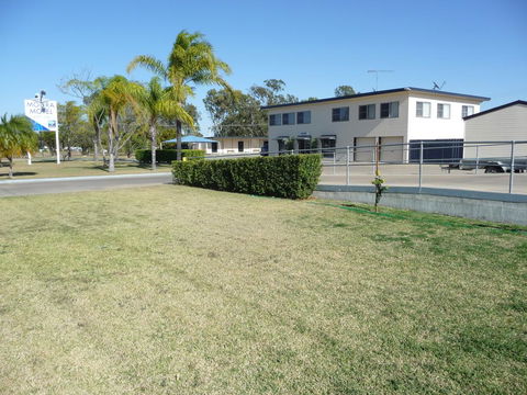 Moura Motel - Accommodation Daintree 2