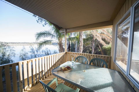 Mundic Waterfront Cottages - Accommodation Daintree 0