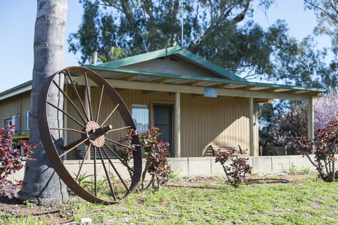 Mundic Waterfront Cottages - Accommodation Daintree 1