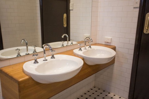 Nags Head Hotel - Accommodation Daintree 2