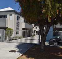 Central Executive Townhouse - Accommodation Daintree