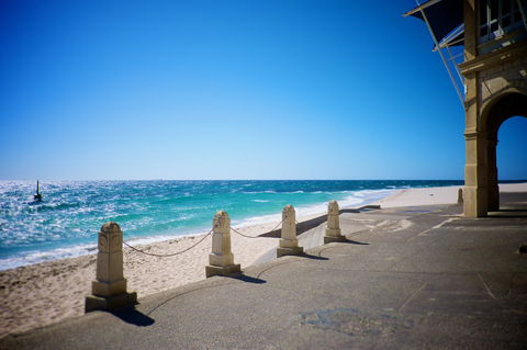 Cottesloe Artist's Beach Retreat - Accommodation Daintree 6
