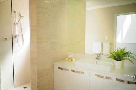 Cottesloe Artist's Beach Retreat - Accommodation Daintree 25