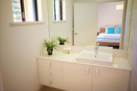 Cottesloe Artist's Beach Retreat - Accommodation Daintree 20