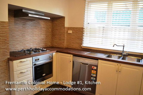 Fremantle Colonial Home - Accommodation Daintree 41