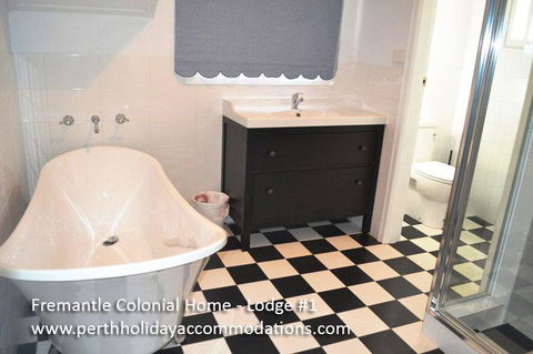 Fremantle Colonial Home - Accommodation Daintree 33