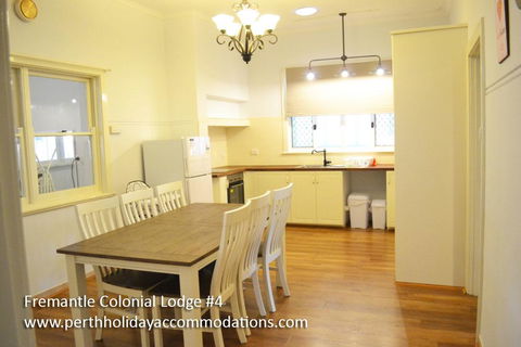 Fremantle Colonial Home - Accommodation Daintree 28