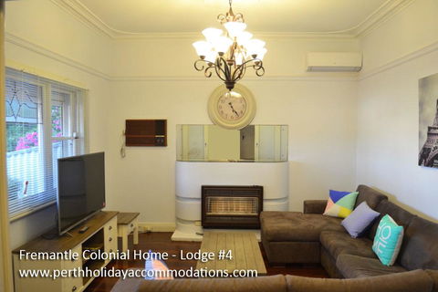 Fremantle Colonial Home - Accommodation Daintree 27
