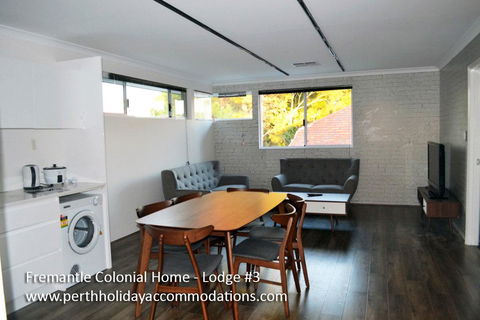 Fremantle Colonial Home - Accommodation Daintree 17