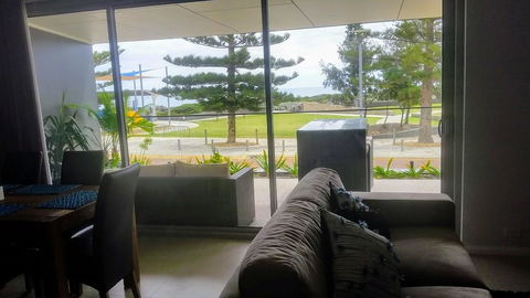 Mandurah Beach Front Apartment - Accommodation Daintree 3