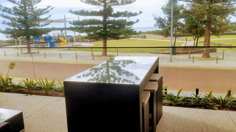 Mandurah Beach Front Apartment - Accommodation Daintree 14