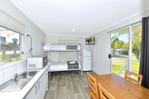 Mandurah Coastal Holiday Park - Accommodation Daintree 17