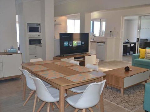 Caravel Beach House Mandurah - Accommodation Daintree 22