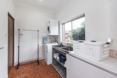 Big House Heated Pool 11 Beds Como / South Perth / Applecross - Accommodation Daintree 30