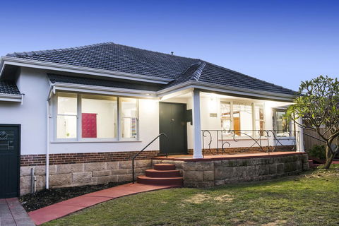 Big House Heated Pool 11 Beds Como / South Perth / Applecross - Accommodation Daintree 5