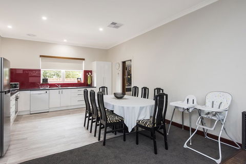 Big House Heated Pool 11 Beds Como / South Perth / Applecross - Accommodation Daintree 9