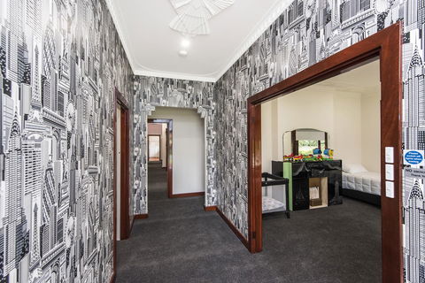 Big House Heated Pool 11 Beds Como / South Perth / Applecross - Accommodation Daintree 10