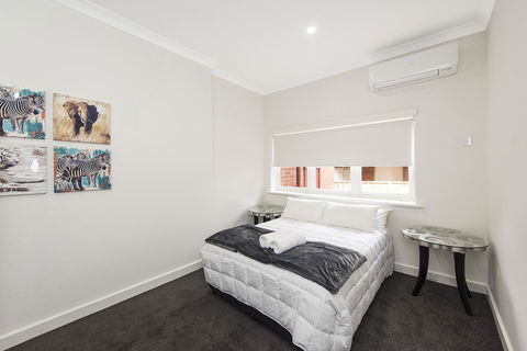 Big House Heated Pool 11 Beds Como / South Perth / Applecross - Accommodation Daintree 19