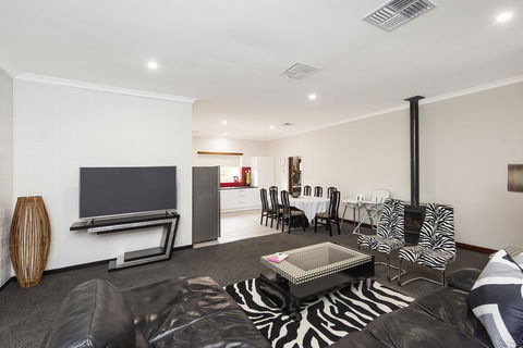 Big House Heated Pool 11 Beds Como / South Perth / Applecross - Accommodation Daintree 2