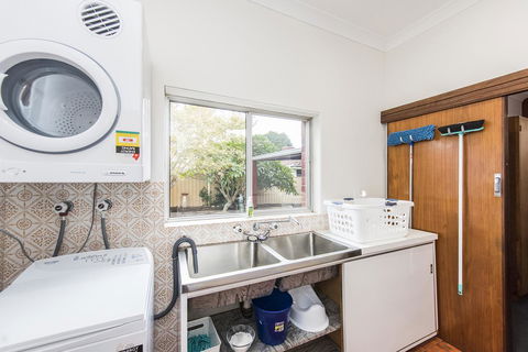 Big House Heated Pool 11 Beds Como / South Perth / Applecross - Accommodation Daintree 23