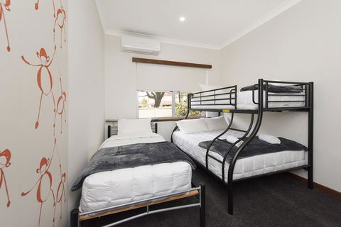 Big House Heated Pool 11 Beds Como / South Perth / Applecross - Accommodation Daintree 18