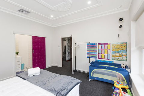 Big House Heated Pool 11 Beds Como / South Perth / Applecross - Accommodation Daintree 15