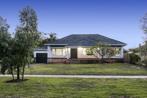 Big House Heated Pool 11 Beds Como / South Perth / Applecross - Accommodation Daintree 6
