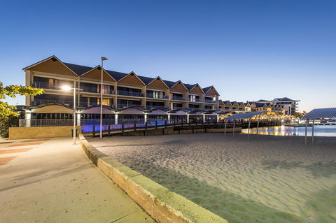 Dolphin Quay Apartments - Accommodation Daintree 0