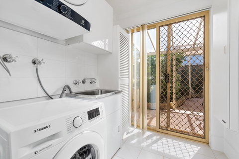 Applecross Village Residence - Accommodation Daintree 24
