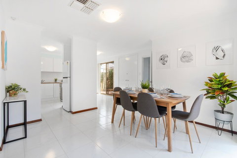 Applecross Village Residence - Accommodation Daintree 10