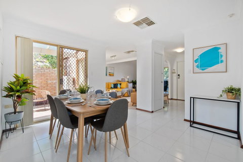 Applecross Village Residence - Accommodation Daintree 7