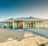 Blue Sky Escapes The Lookout Lancelin - Accommodation Daintree