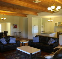 Burton Farmhouse - Accommodation Daintree