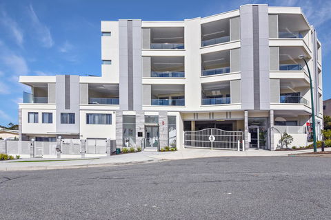 Infinite Apartment Opposite Garden City - Accommodation Daintree 14