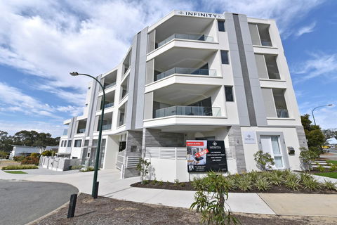 Infinite Apartment Opposite Garden City - Accommodation Daintree 17