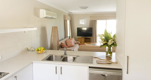 The Marina Hotel - Mindarie - Accommodation Daintree 24