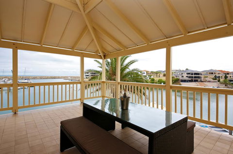 The Marina Hotel - Mindarie - Accommodation Daintree 7