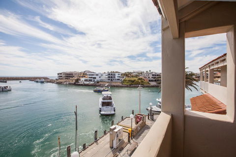 The Marina Hotel - Mindarie - Accommodation Daintree 2