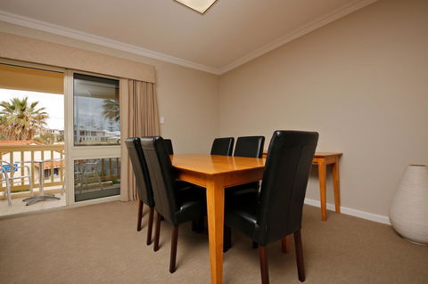 The Marina Hotel - Mindarie - Accommodation Daintree 11