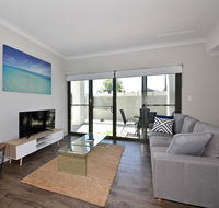 Modern Apartment Redcliffe near Perth Airport 0126 - Accommodation Daintree
