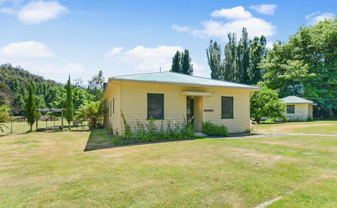 Giants Table And Cottages - Accommodation Daintree 3