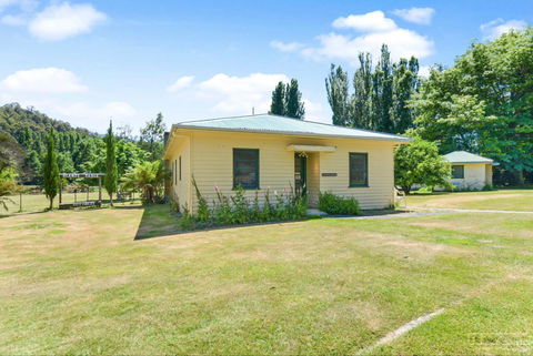 Giants Table And Cottages - Accommodation Daintree 24