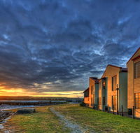 Stanley Village Waterfront Accommodation - Accommodation Daintree