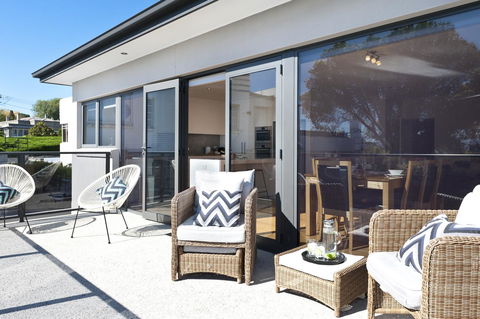 Sandy Bay Waterfront Home - Accommodation Daintree 5