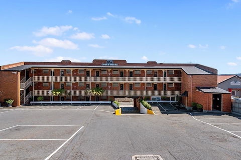 Coach House Launceston - Accommodation Daintree 1